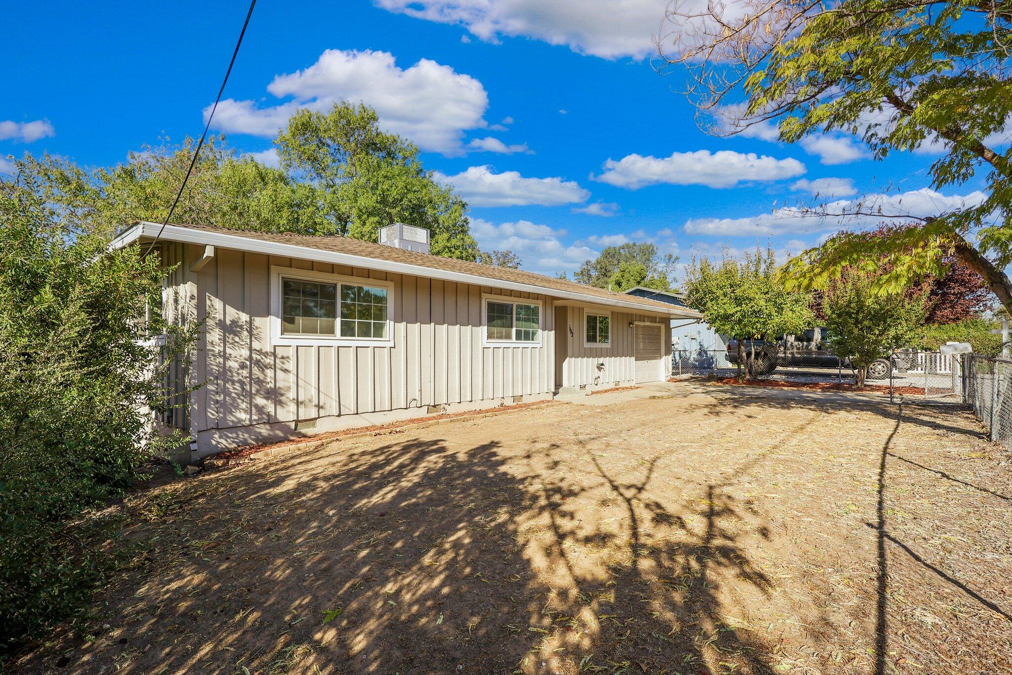 692 Ridge Road Redding, CA 96003 - Photo 19 of 21 Yard