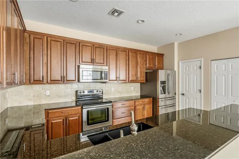 $295,000 | 6425 Oxford Circle, Unit 104D, Vero Beach, FL 32966