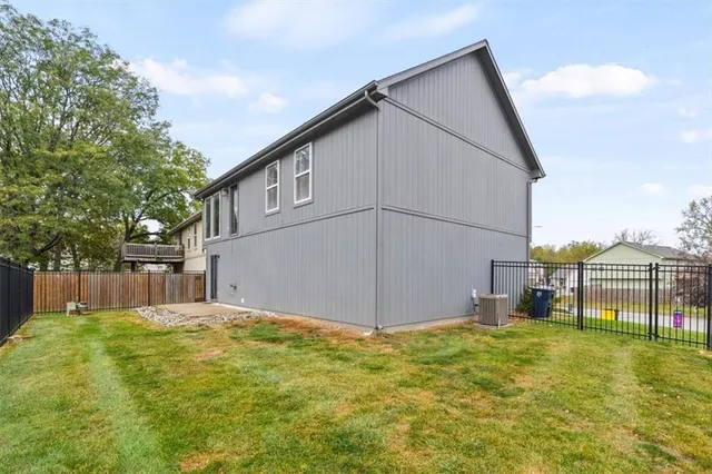 $325,000 | 747 East 124 Street, Kansas City, MO 64146