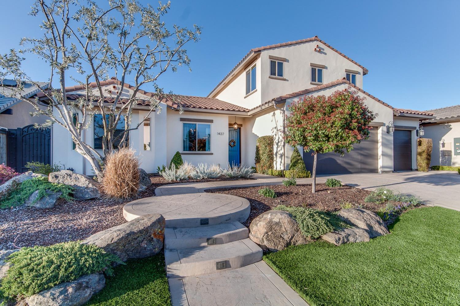 1437 Jordan Avenue Clovis, CA 93611 - Photo 4 of 53 a front view of a house with garden
