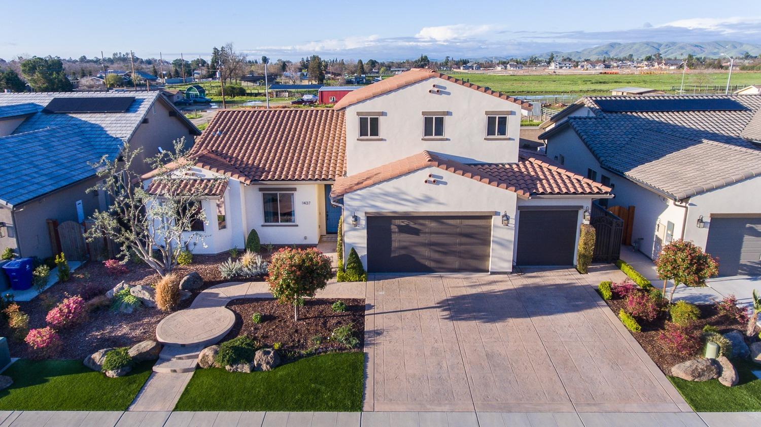 1437 Jordan Avenue Clovis, CA 93611 - Photo 5 of 53 a view of a house with a yard and potted plants