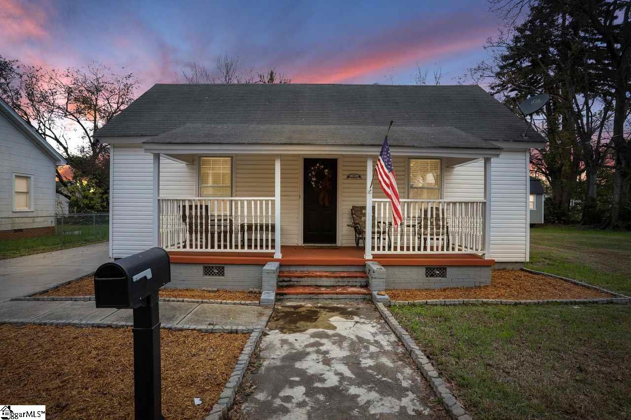 13 7th Street Greer, SC 29651 - Photo 3 of 32 Gallery Image 3