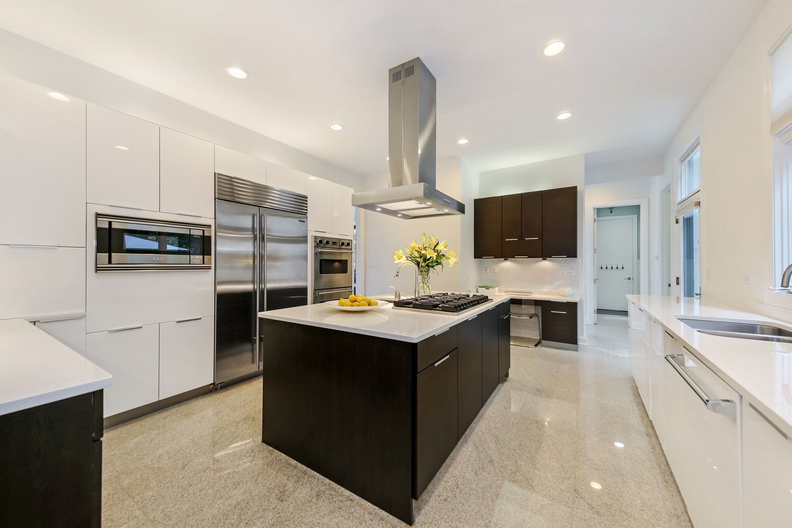 9515 Falling Waters Drive East Burr Ridge, IL 60527 - Photo 4 of 31