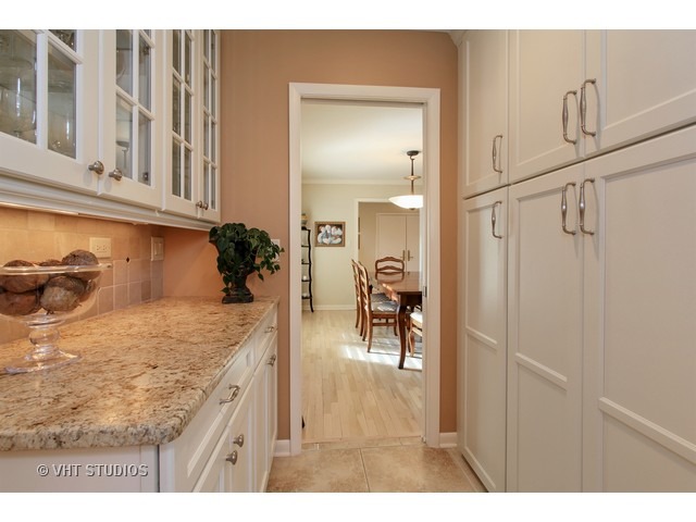3320 Old Mill Road Northbrook, IL 60062 - Photo 6 of 16 a kitchen with granite countertop a sink cabinets and appliances