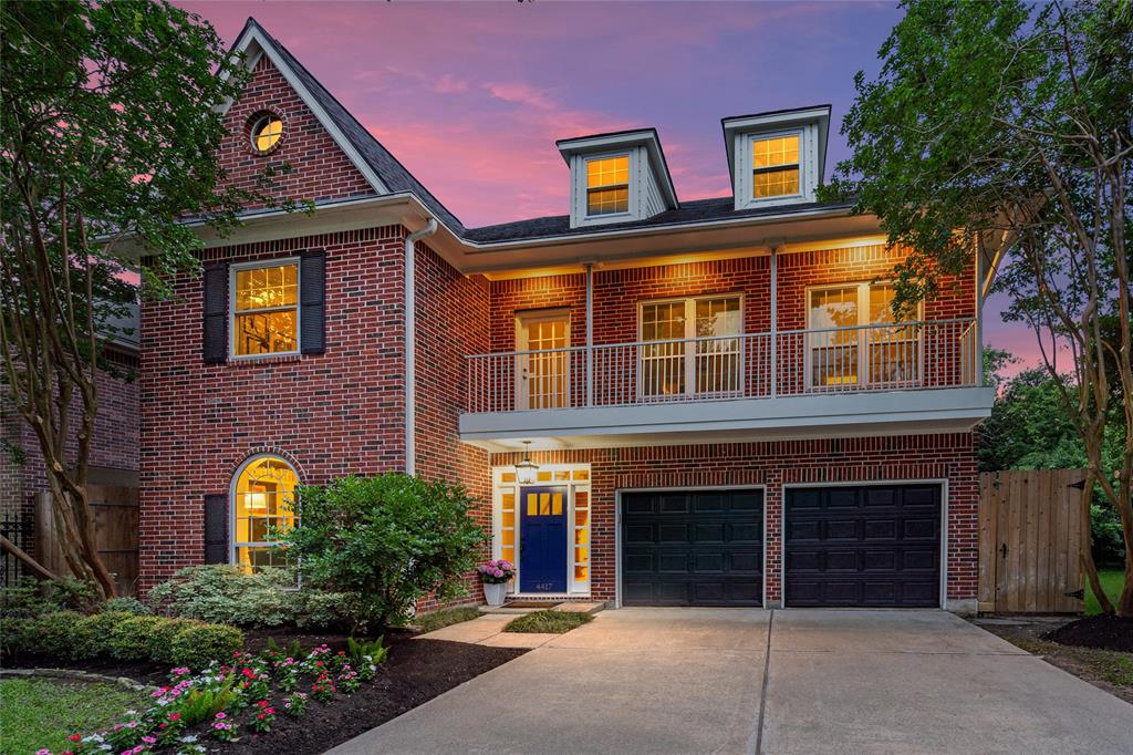 Welcome to this traditional red-brick beauty in a Bellaire block which is classically Bellaire and all it represents.  Neighbors who know neighbors, steps away from the Nature Discovery Center and the Evergreen Pool.