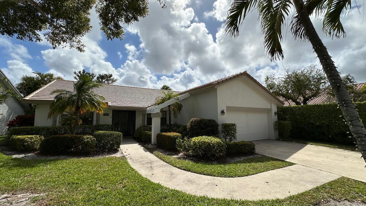 6594 Casabella Lane Boca Raton, FL 33433 - Photo 28 of 28 a front view of a house with garden