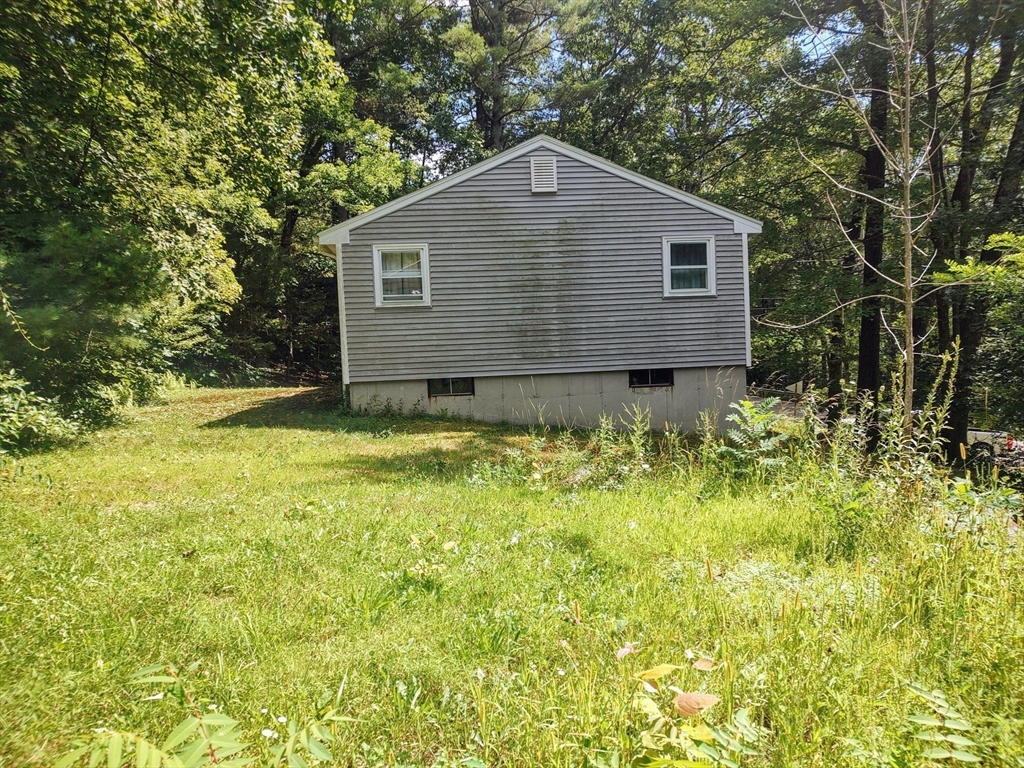 14 Brookfield Road North Brookfield, MA 01535 - Photo 4 of 23 Gallery Image 4