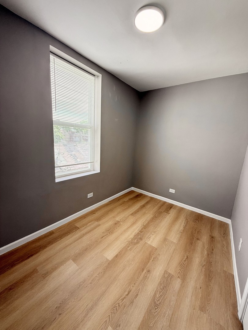 937 West 33rd Place, Unit 2F Chicago, IL 60608 - Photo 4 of 13