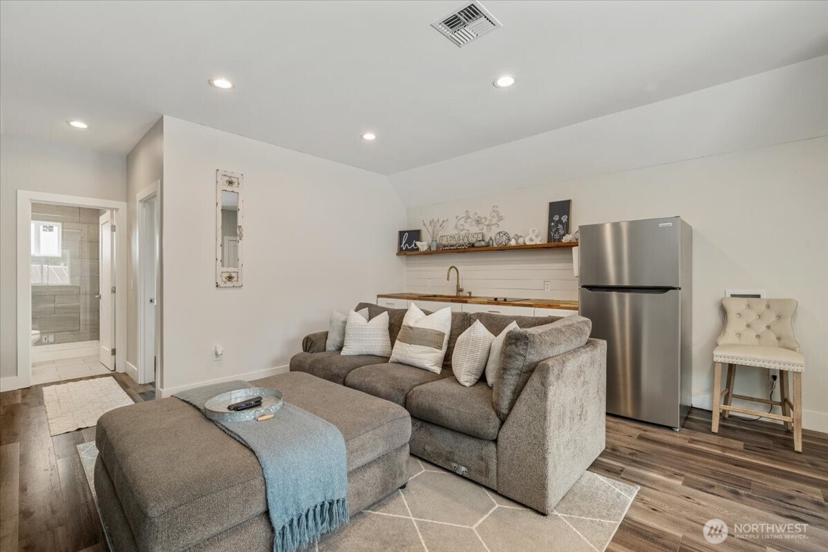 26709 Entwhistle Road East Buckley, WA 98321 - Photo 25 of 40 a bed room with a bed and a mirror
