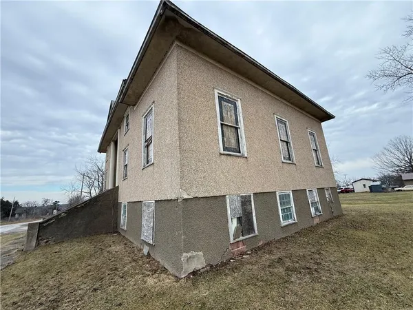 $69,000 | 601 6th Street, Blythedale, MO 64426