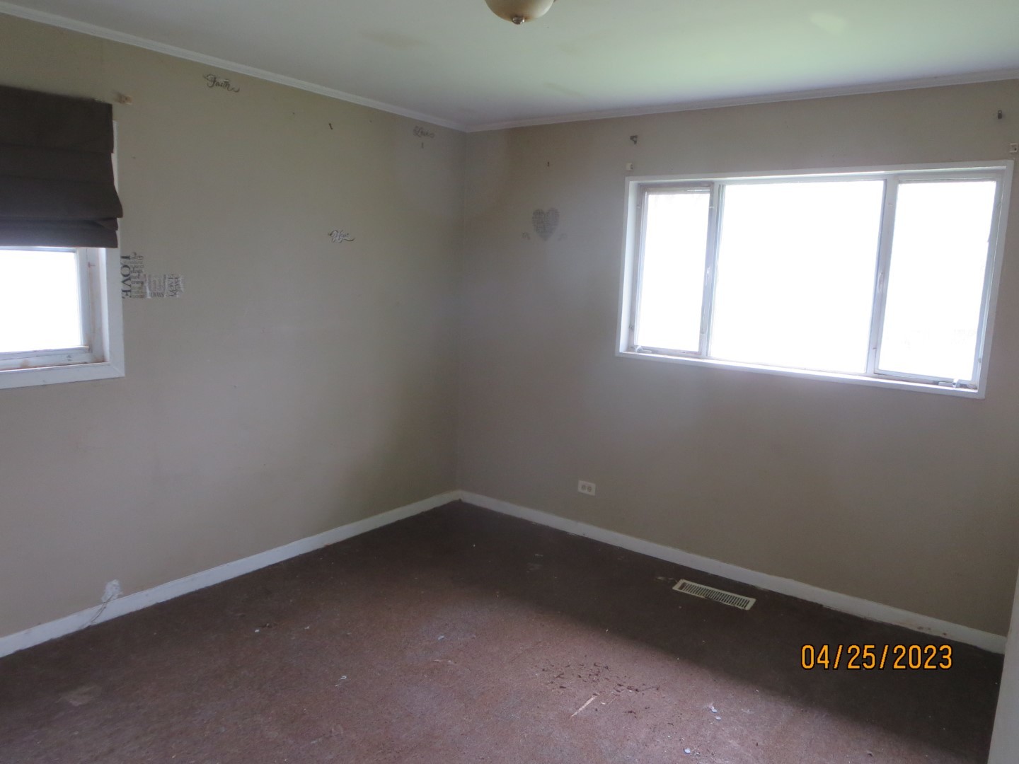 8 Allegheny Court Park Forest, IL 60466 - Photo 8 of 12 an empty room with a window