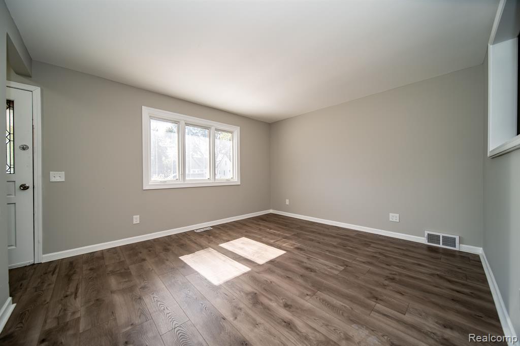8233 Stephens Center Line, MI 48015 - Photo 19 of 48 Gallery Image 19