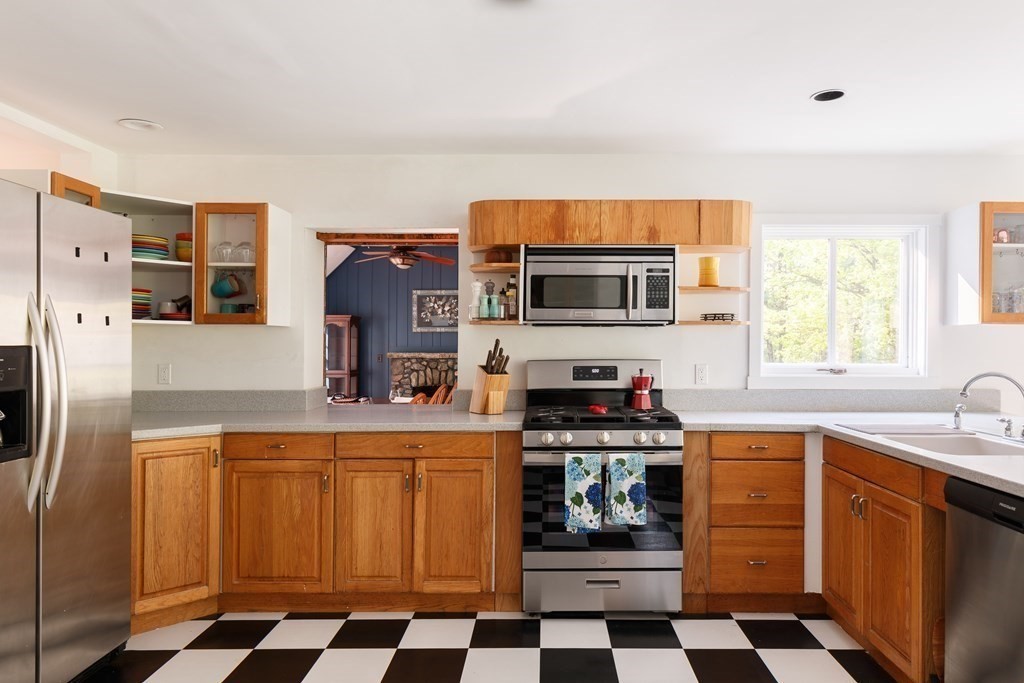 92 Maynard Road Sudbury, MA 01776 - Photo 6 of 42