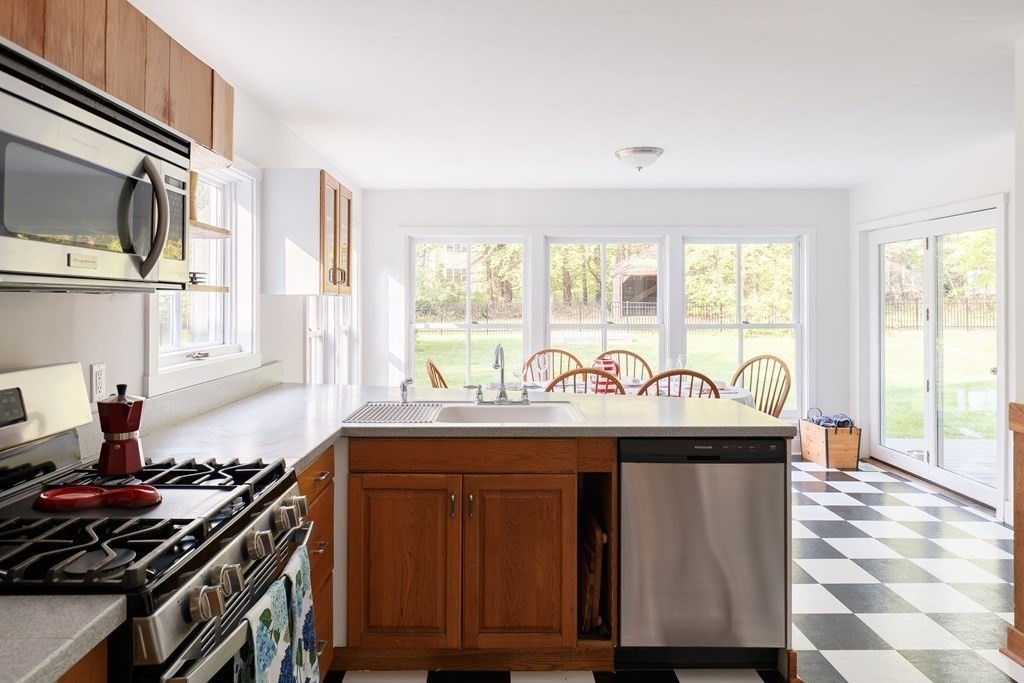 92 Maynard Road Sudbury, MA 01776 - Photo 8 of 42