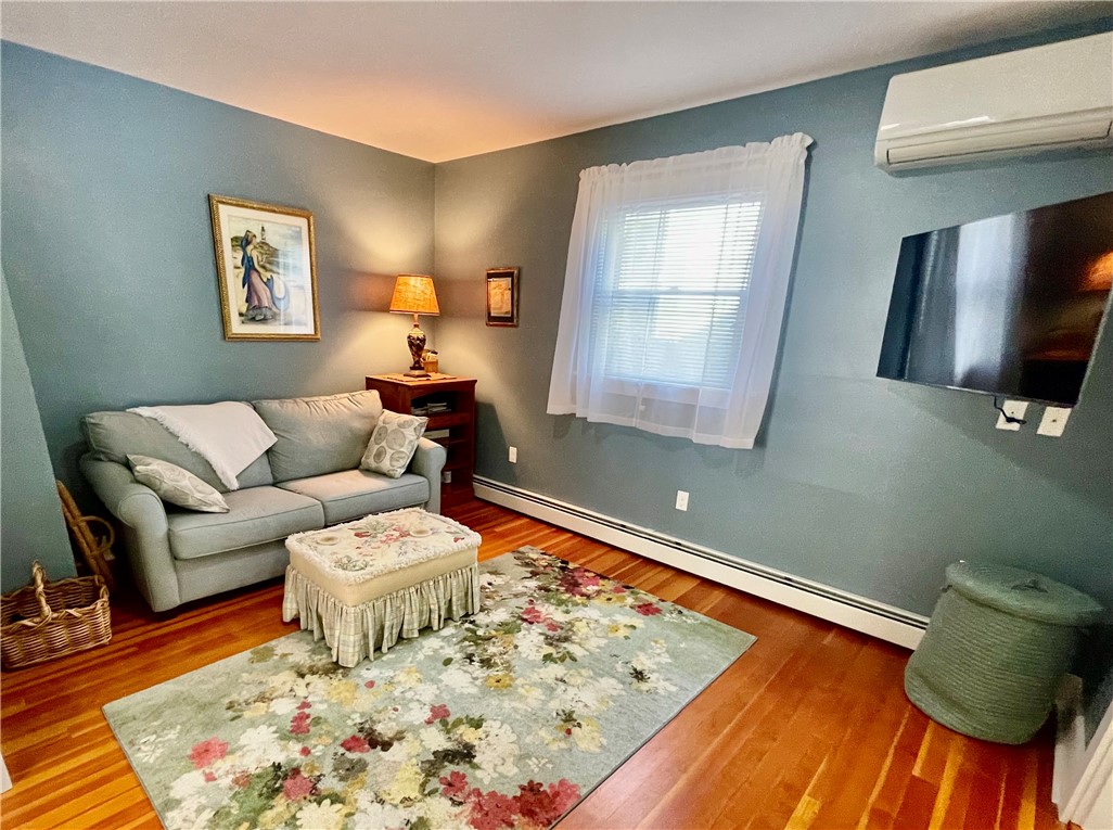 60 Beach Street Westerly, RI 02891 - Photo 14 of 36 Family room