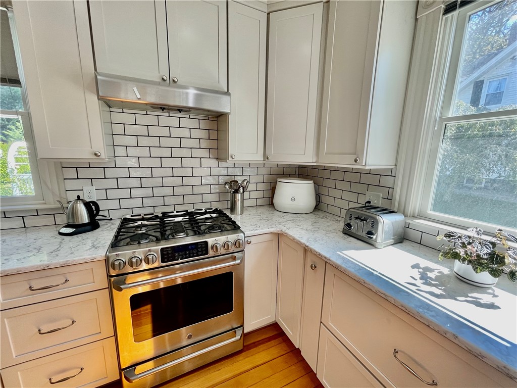 60 Beach Street Westerly, RI 02891 - Photo 5 of 36 Subway tile backsplash