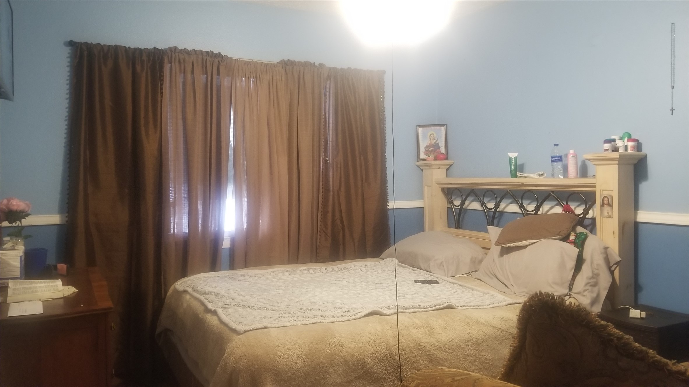 7267 Cook Road Houston, TX 77072 - Photo 9 of 10 a bedroom with a bed and a window