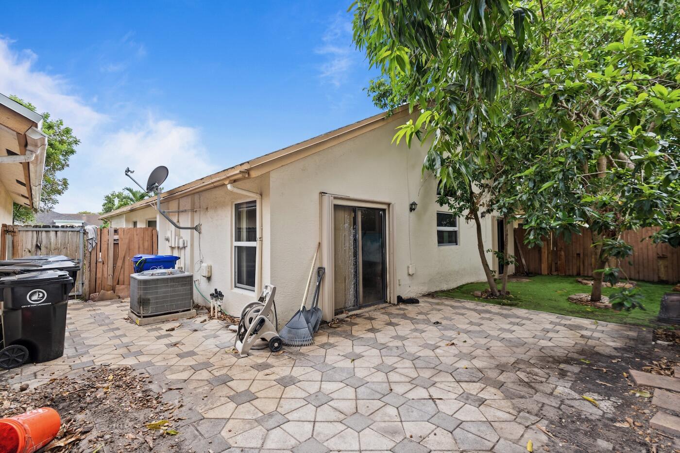 312 Bishop Road Pompano Beach, FL 33068 - Photo 20 of 35 DSC04955