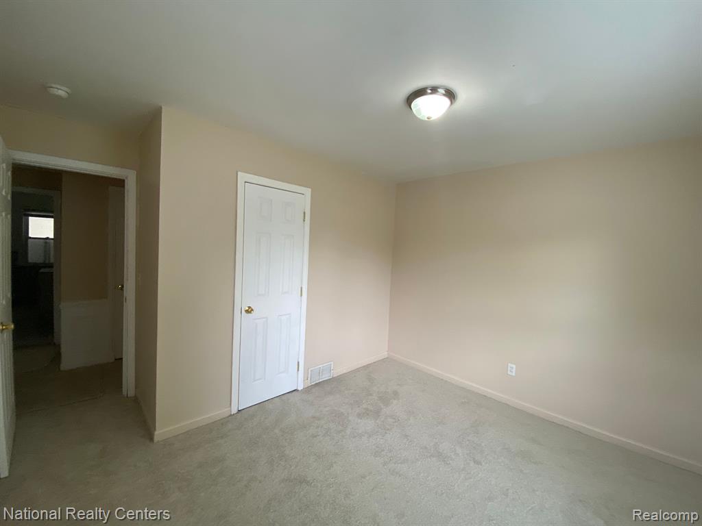 426 Moross Road Grosse Pointe, MI 48236 - Photo 18 of 36