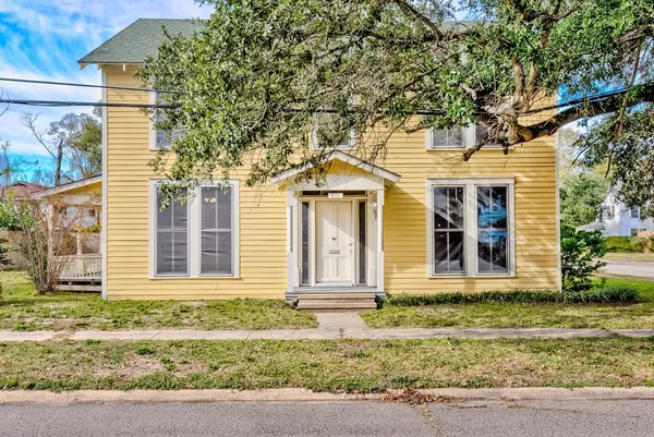 $187,900 | 811 North 10th Street, Orange, TX 77630