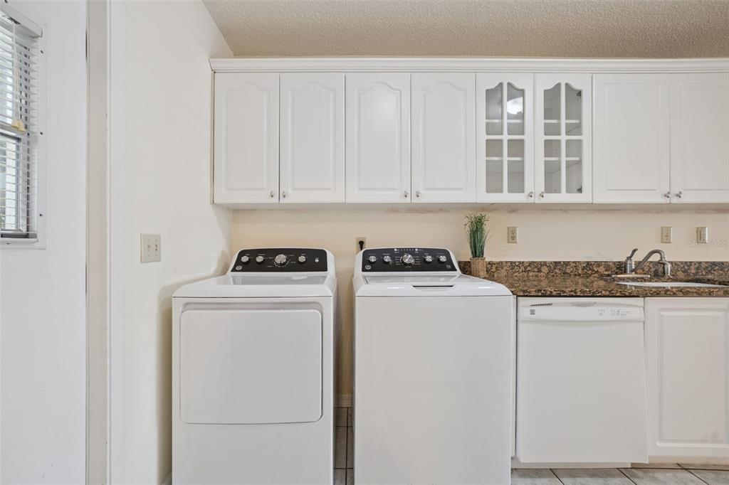283 Winter Ridge Boulevard, Unit 283 Winter Haven, FL 33881 - Photo 9 of 20 a utility room with dryer and washer