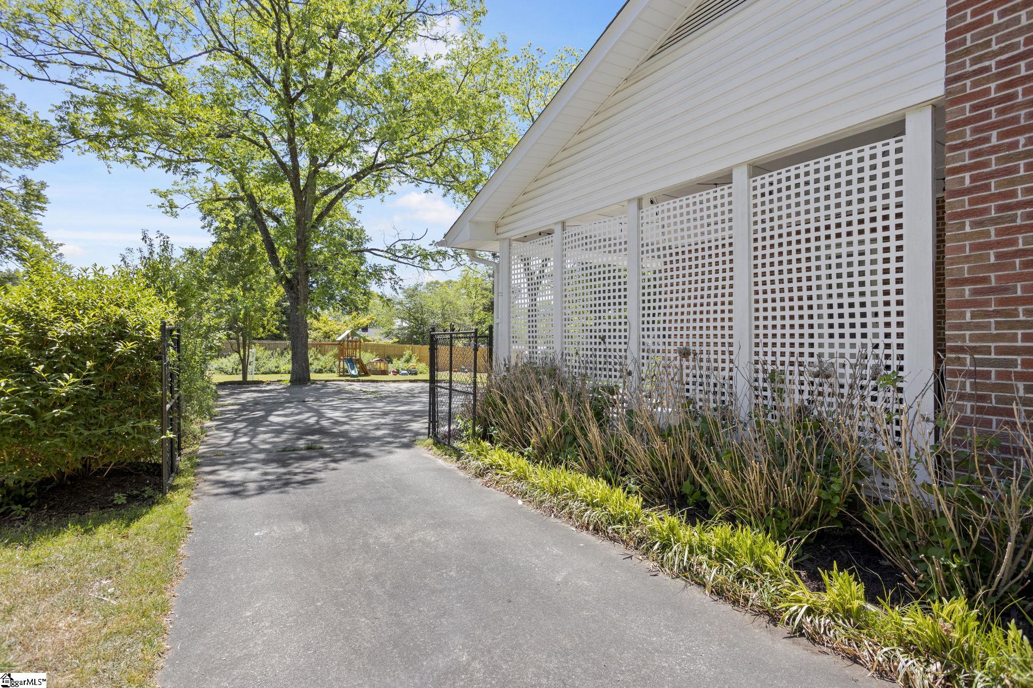 1740 East North Street Greenville, SC 29607 - Photo 35 of 38