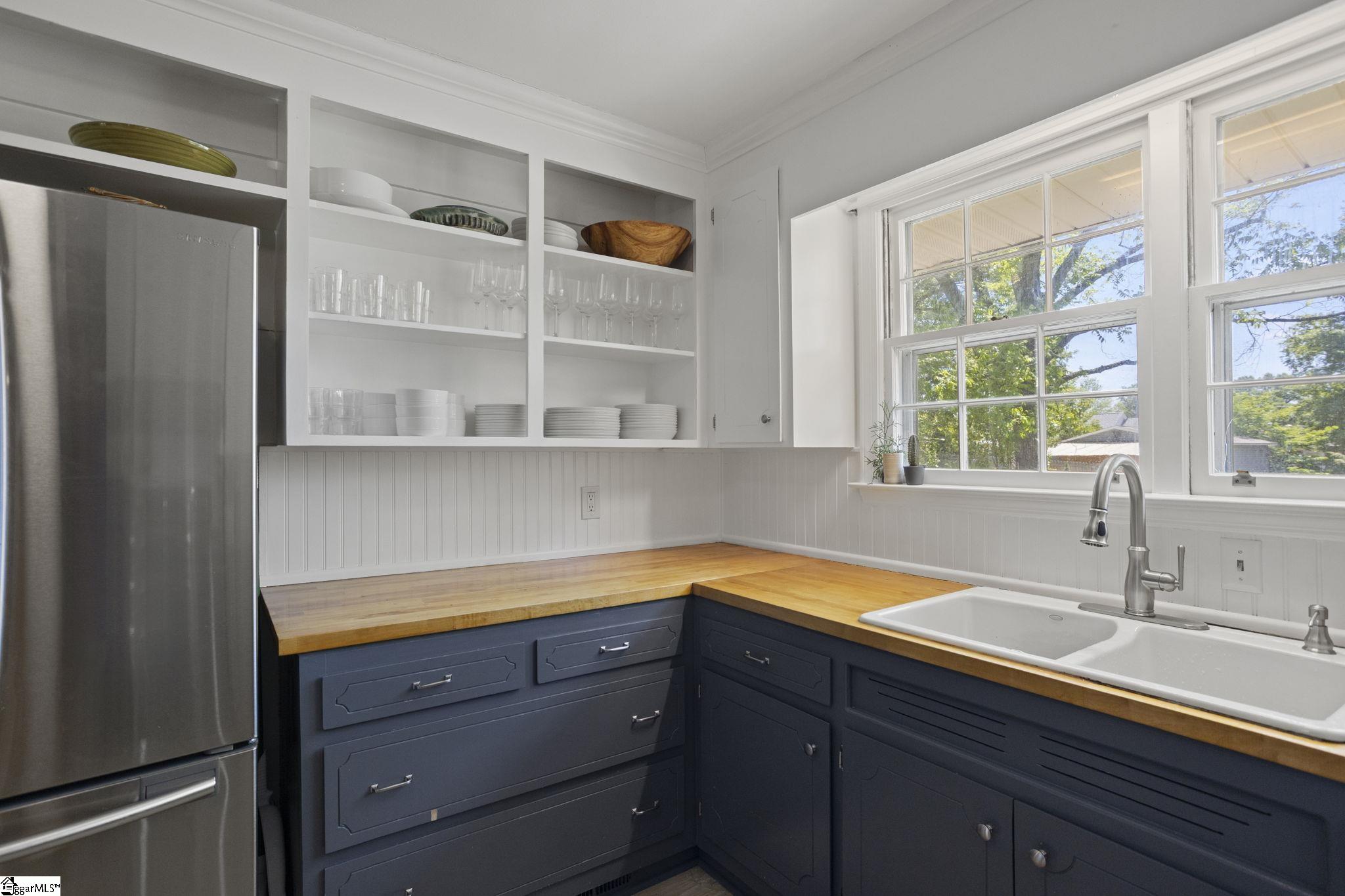 1740 East North Street Greenville, SC 29607 - Photo 10 of 38