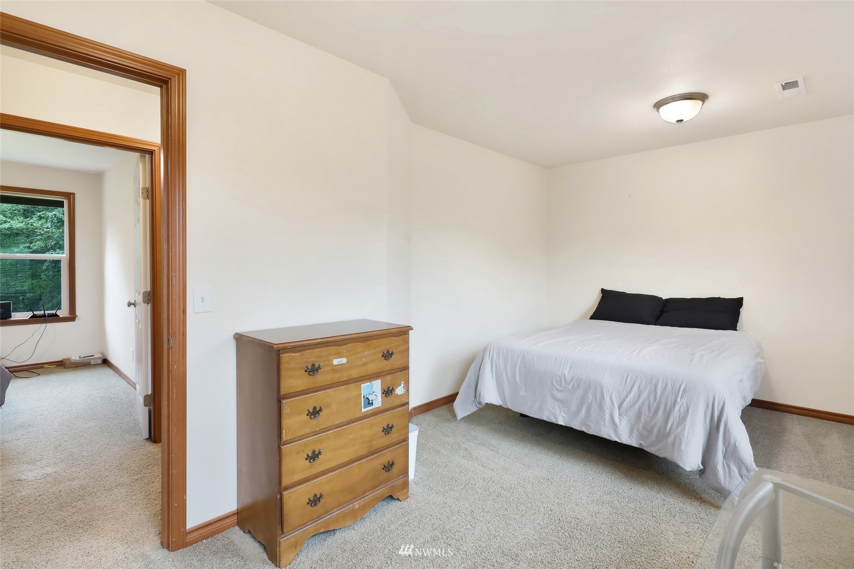 2708 Brown Road Ferndale, WA 98248 - Photo 34 of 38 a bedroom with a bed and a dresser