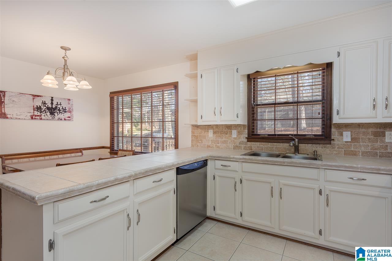 4615 Pine Mountain Road Birmingham, AL 35213 - Photo 13 of 46