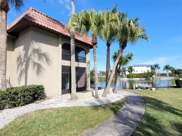$267,000 | 1005 South Bayshore Boulevard, Unit 102, Safety Harbor, FL 34695