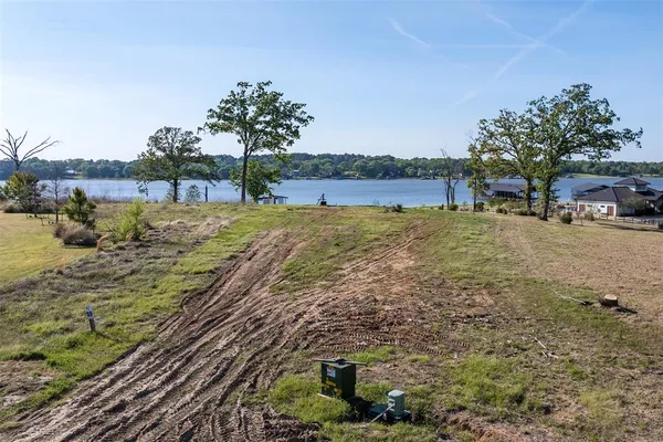 $750,000 | 7026 Lakeshore Way, Malakoff, TX 75148