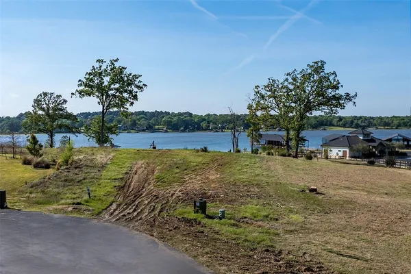 $750,000 | 7026 Lakeshore Way, Malakoff, TX 75148