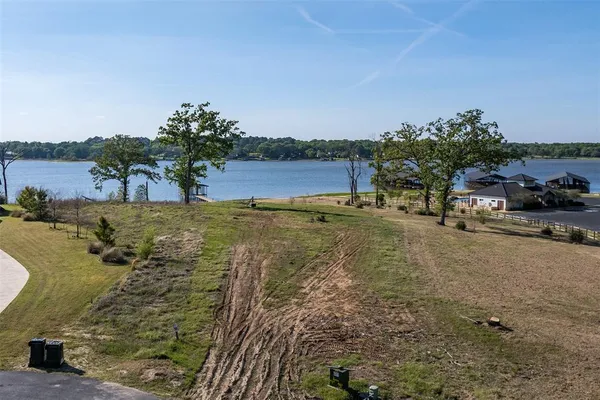 $750,000 | 7026 Lakeshore Way, Malakoff, TX 75148