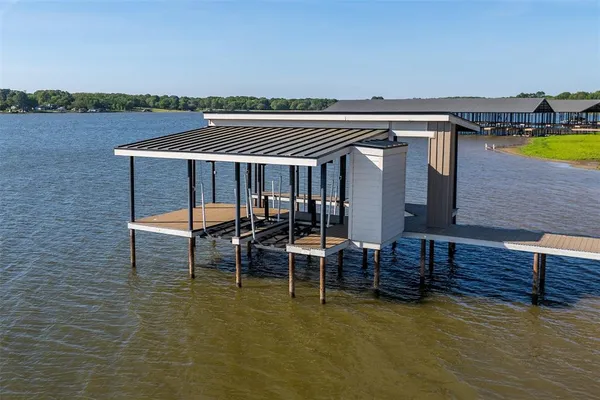 $750,000 | 7026 Lakeshore Way, Malakoff, TX 75148