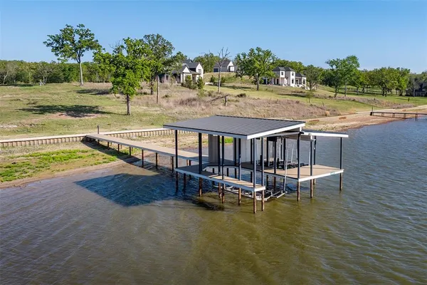 $750,000 | 7026 Lakeshore Way, Malakoff, TX 75148