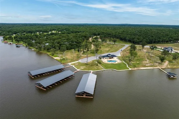 $750,000 | 7026 Lakeshore Way, Malakoff, TX 75148