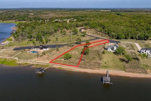 $750,000 | 7026 Lakeshore Way, Malakoff, TX 75148