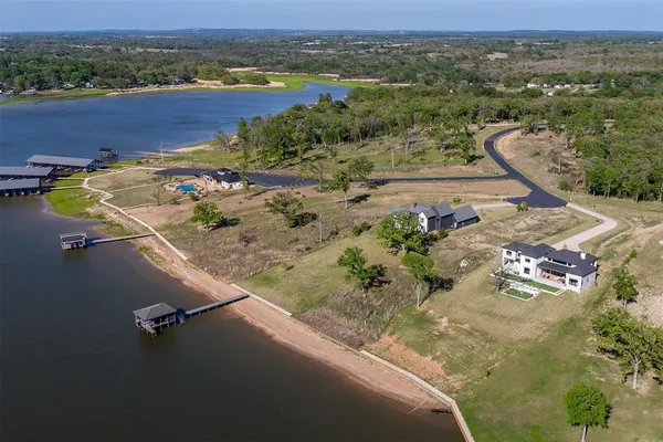 $750,000 | 7026 Lakeshore Way, Malakoff, TX 75148