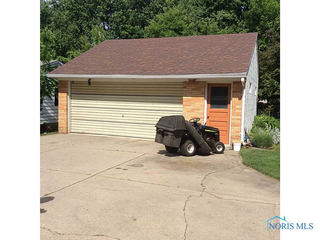 1122 Harrow Road Toledo, OH 43615 - Photo 17 of 18 Detached Garage. Heated / attic storage