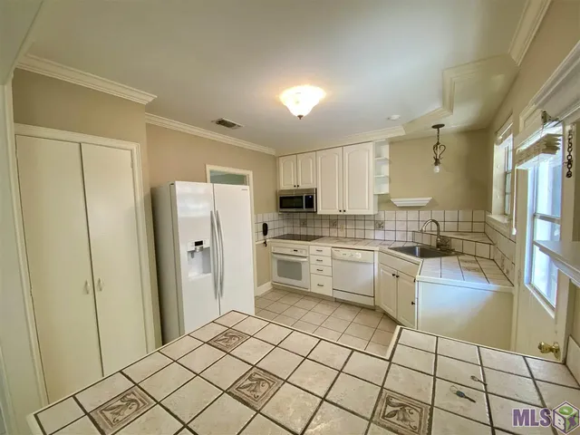 $1,800 | 921 Camellia Avenue, Baton Rouge, LA 70806