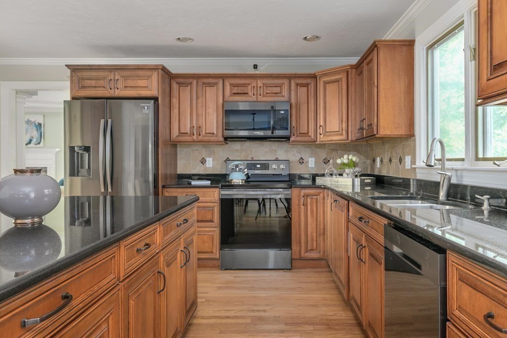 31 Buehler Road Bedford, MA 01730 - Photo 6 of 33 Gallery Image 6