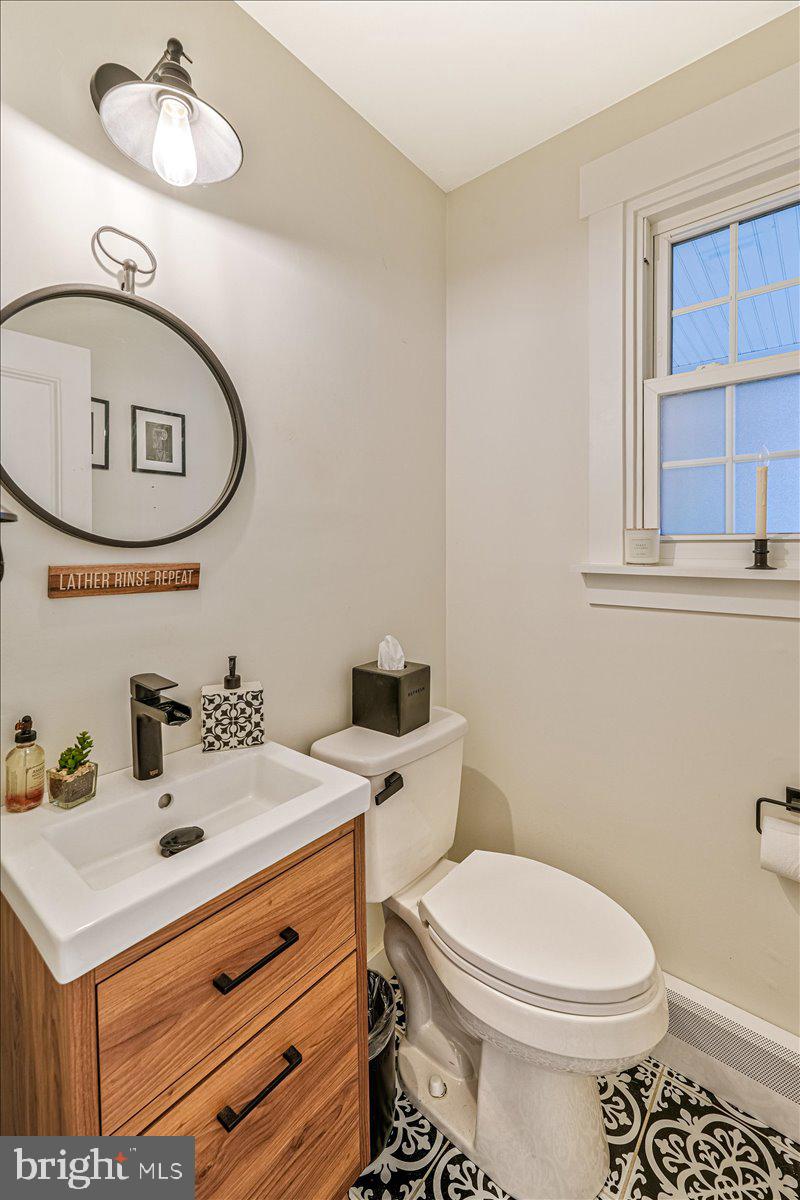 27 Lochatong Road Ewing, NJ 08628 - Photo 19 of 42 1st Floor half bath