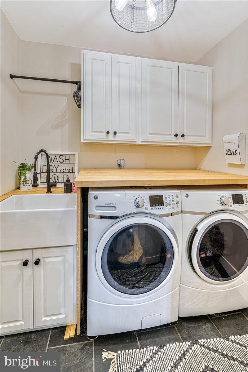 27 Lochatong Road Ewing, NJ 08628 - Photo 20 of 42 Laundry room with utility sink