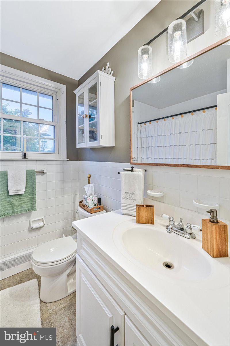 27 Lochatong Road Ewing, NJ 08628 - Photo 29 of 42 Full bath