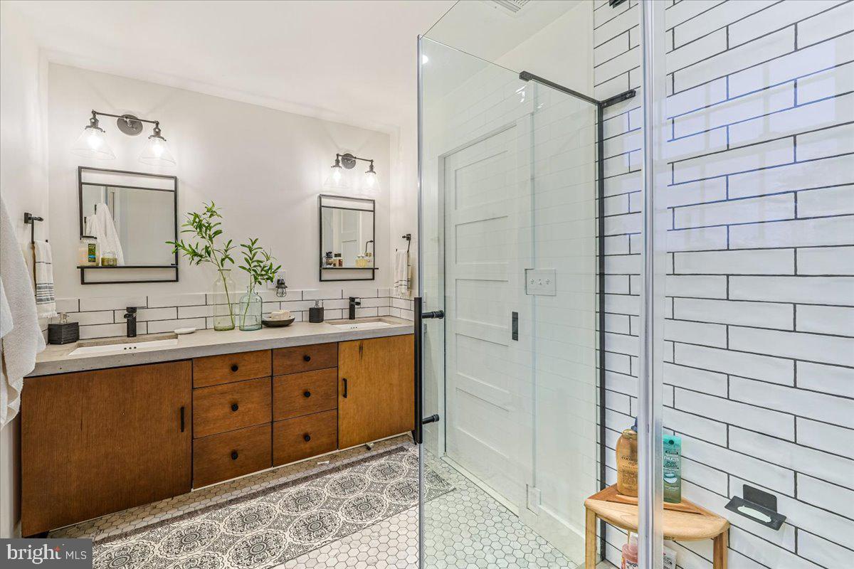 27 Lochatong Road Ewing, NJ 08628 - Photo 30 of 42 Master bath double vanities