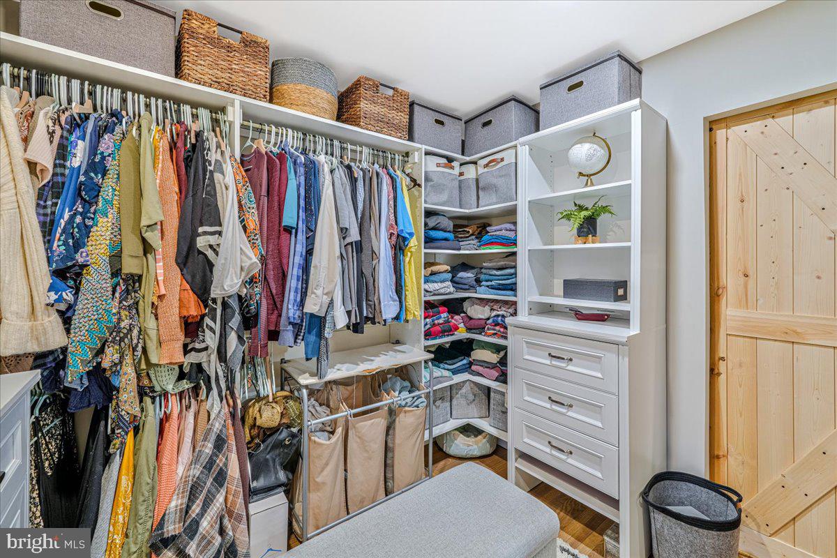 27 Lochatong Road Ewing, NJ 08628 - Photo 36 of 42 MBR Walk in closet