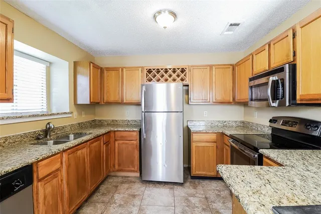 $1,940 | 911 Turner Court, Cedar Hill, TX 75104