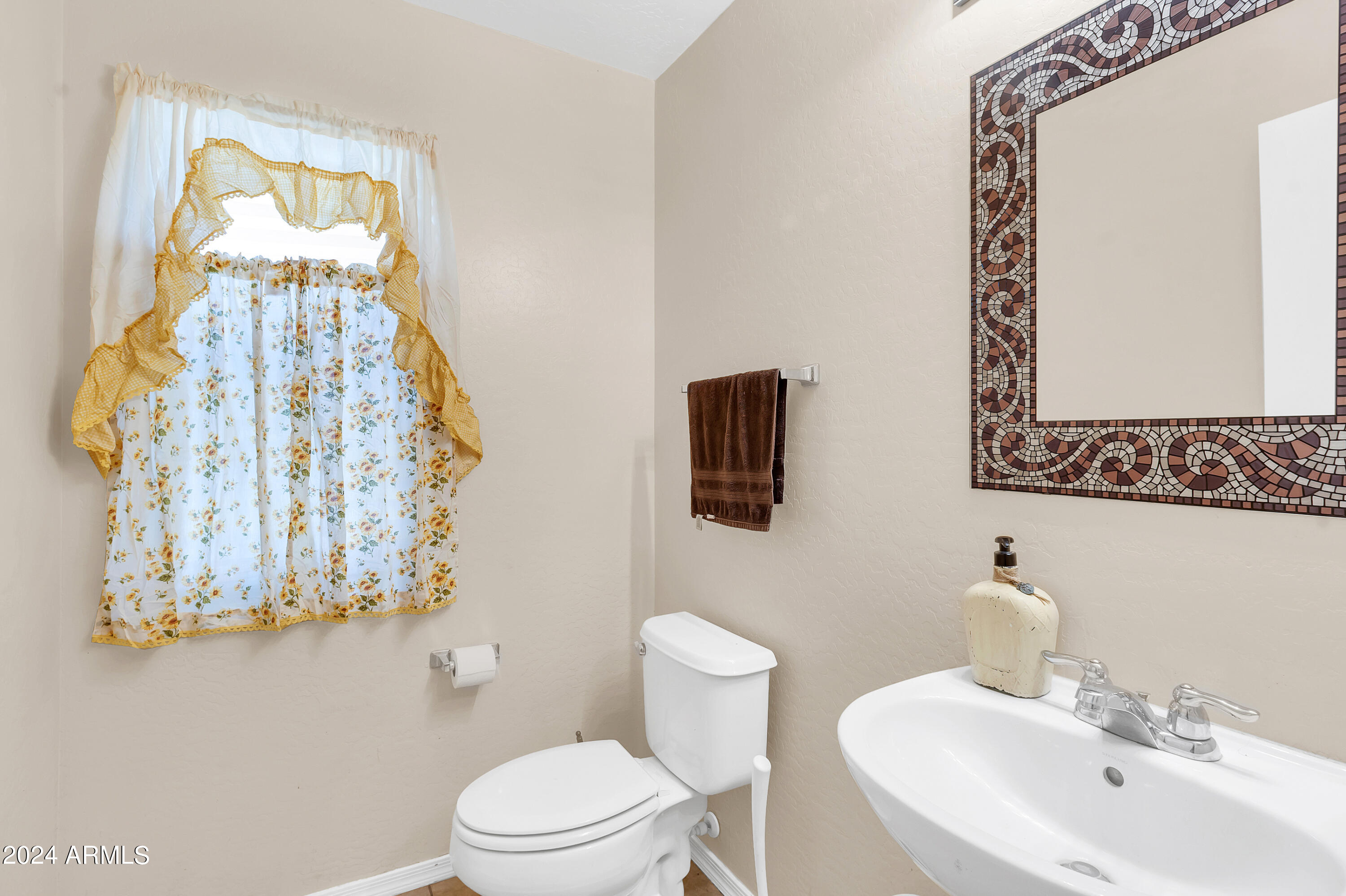 1215 West Ocotillo Street Coolidge, AZ 85128 - Photo 19 of 29 a bathroom with a toilet sink and mirror