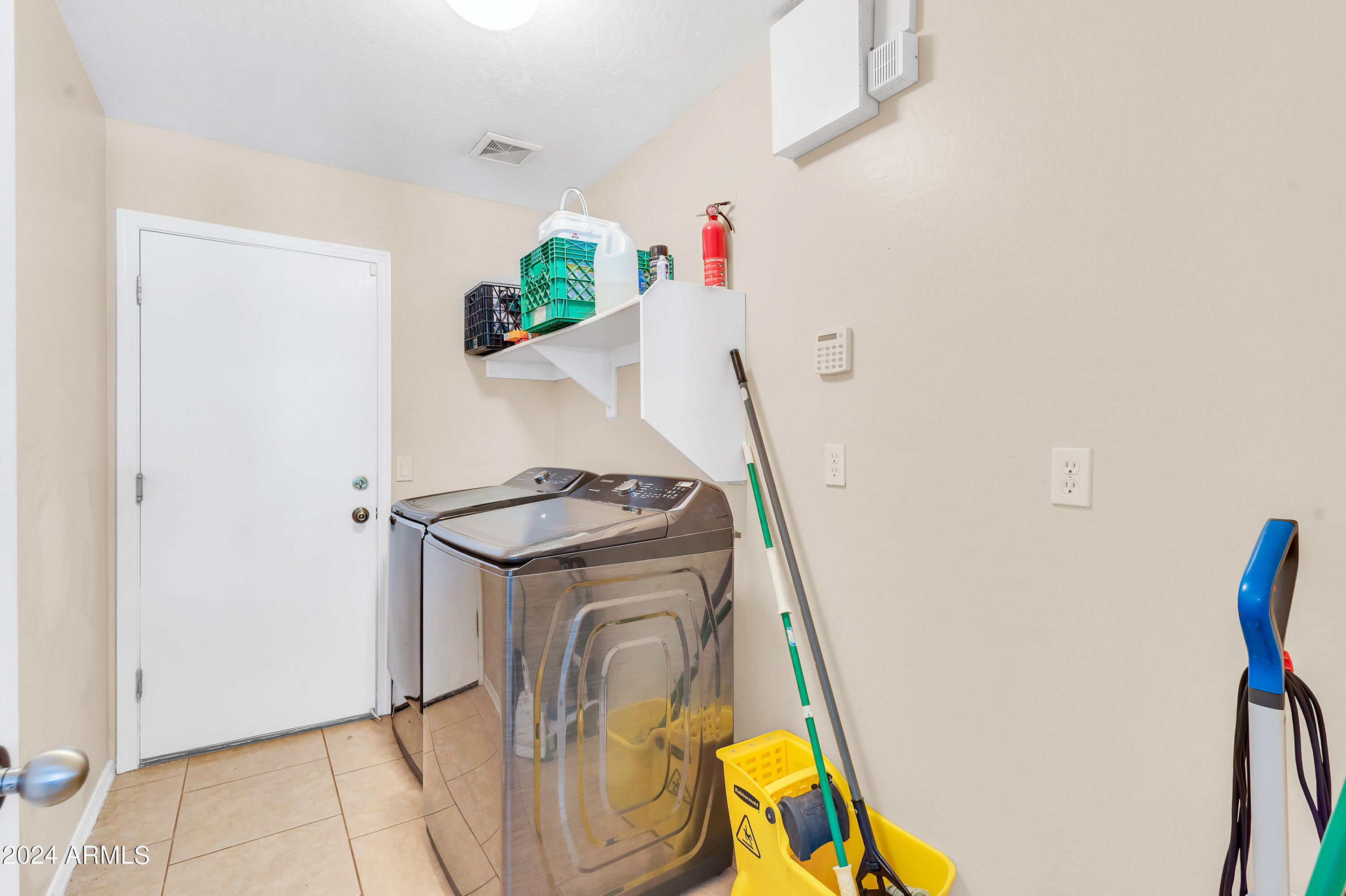 1215 West Ocotillo Street Coolidge, AZ 85128 - Photo 20 of 29 a utility room with dryer and washer