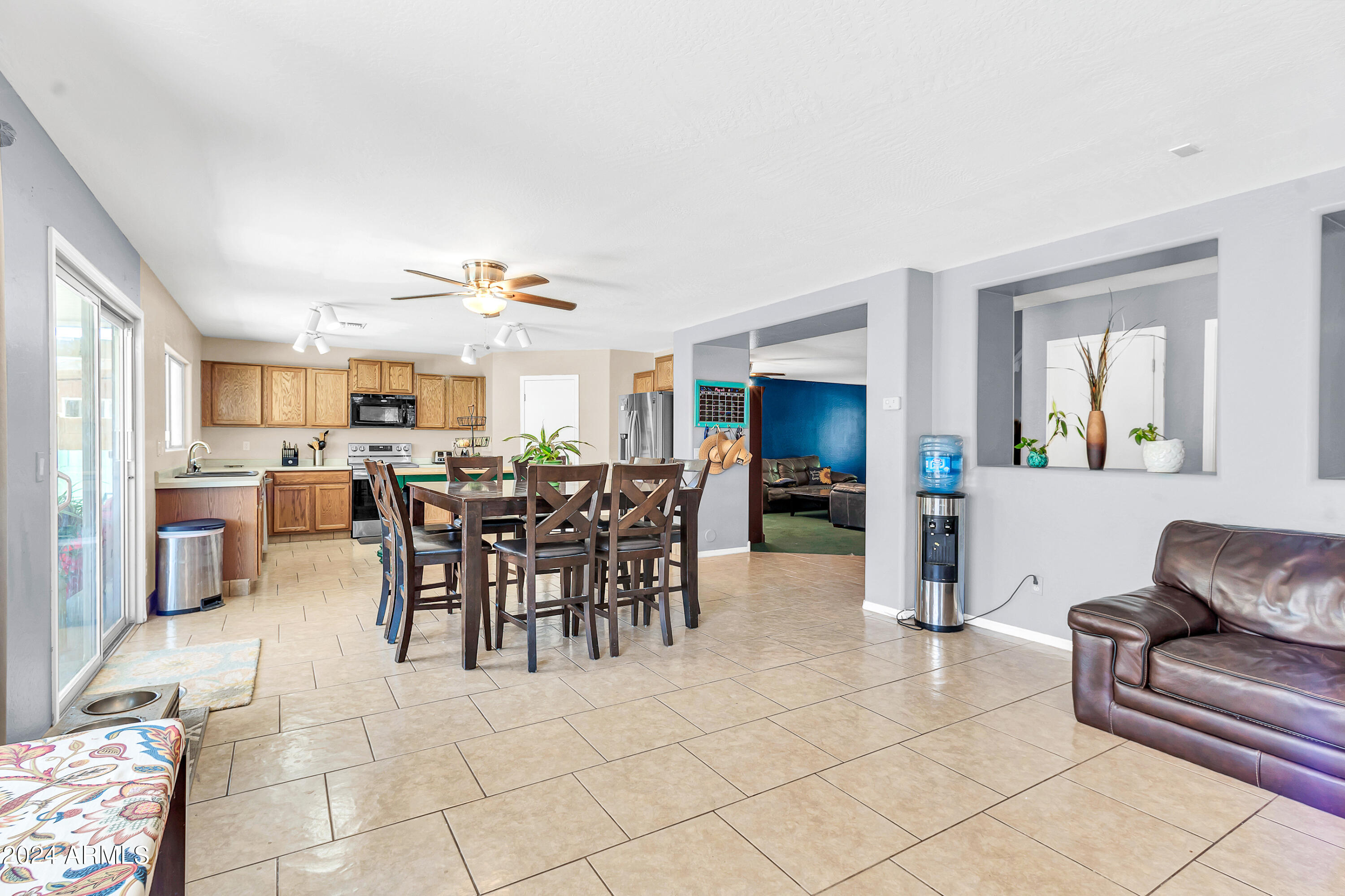 1215 West Ocotillo Street Coolidge, AZ 85128 - Photo 9 of 29 a view of a dining room with furniture